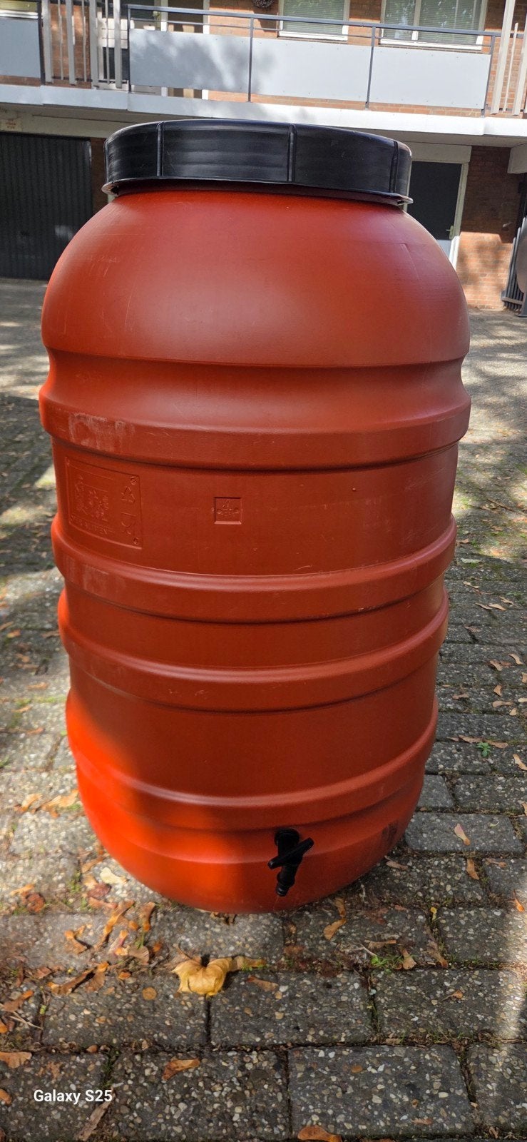 Regenton met kraantje - 150 liter, Ophalen, Kunststof, Gebruikt, Met kraantje