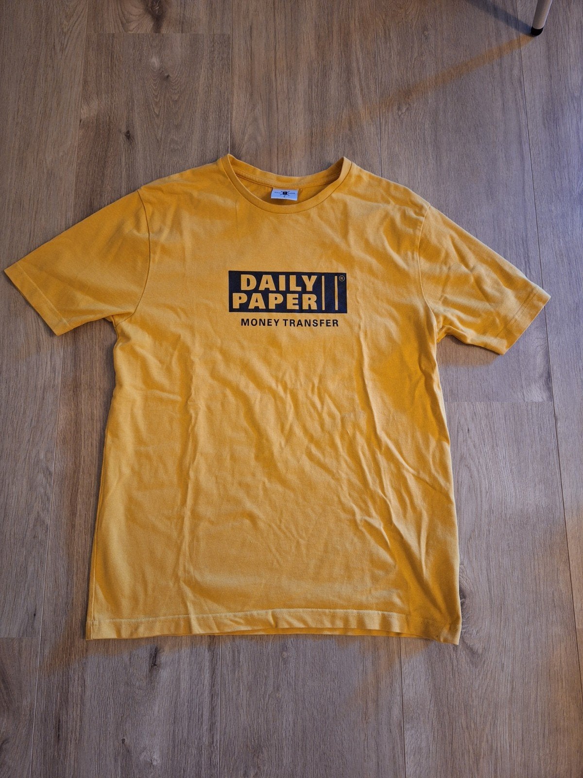 Daily Paper T-shirt geel met logo - Maat S, Geel, Ophalen of Verzenden, Zo goed als nieuw, Daily Paper