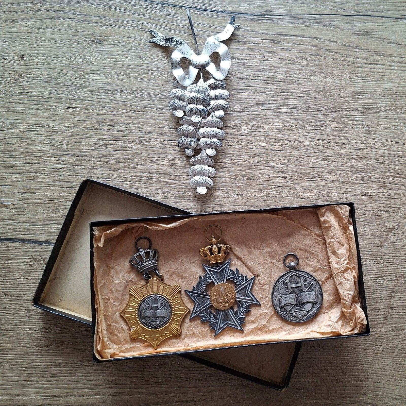 Diverse Medailles en Broche - Vintage Collectie, Ophalen of Verzenden