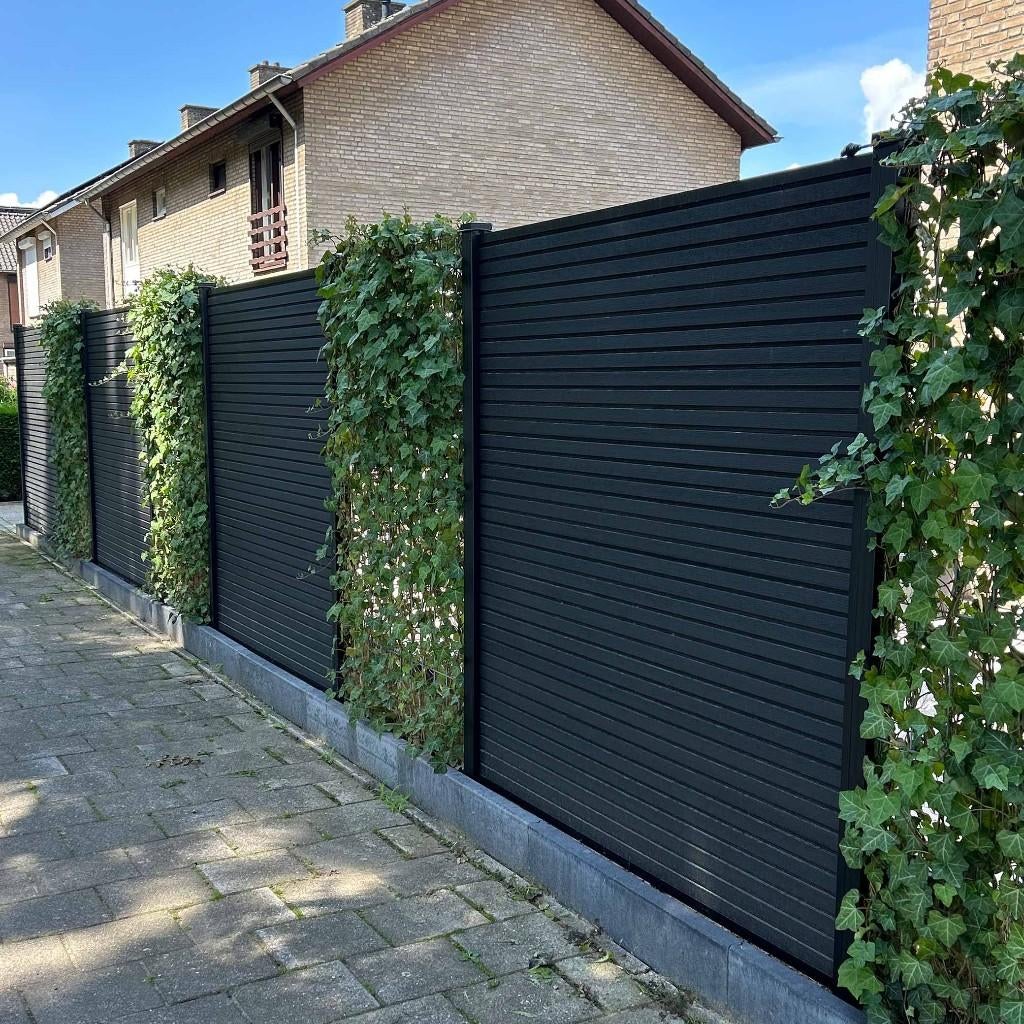 OP=OP Ruim 11 meter composiet schutting zwart - extra hoog, Tuin en Terras, Schuttingen, Zo goed als nieuw, Kunststof, 1 tot 2 meter