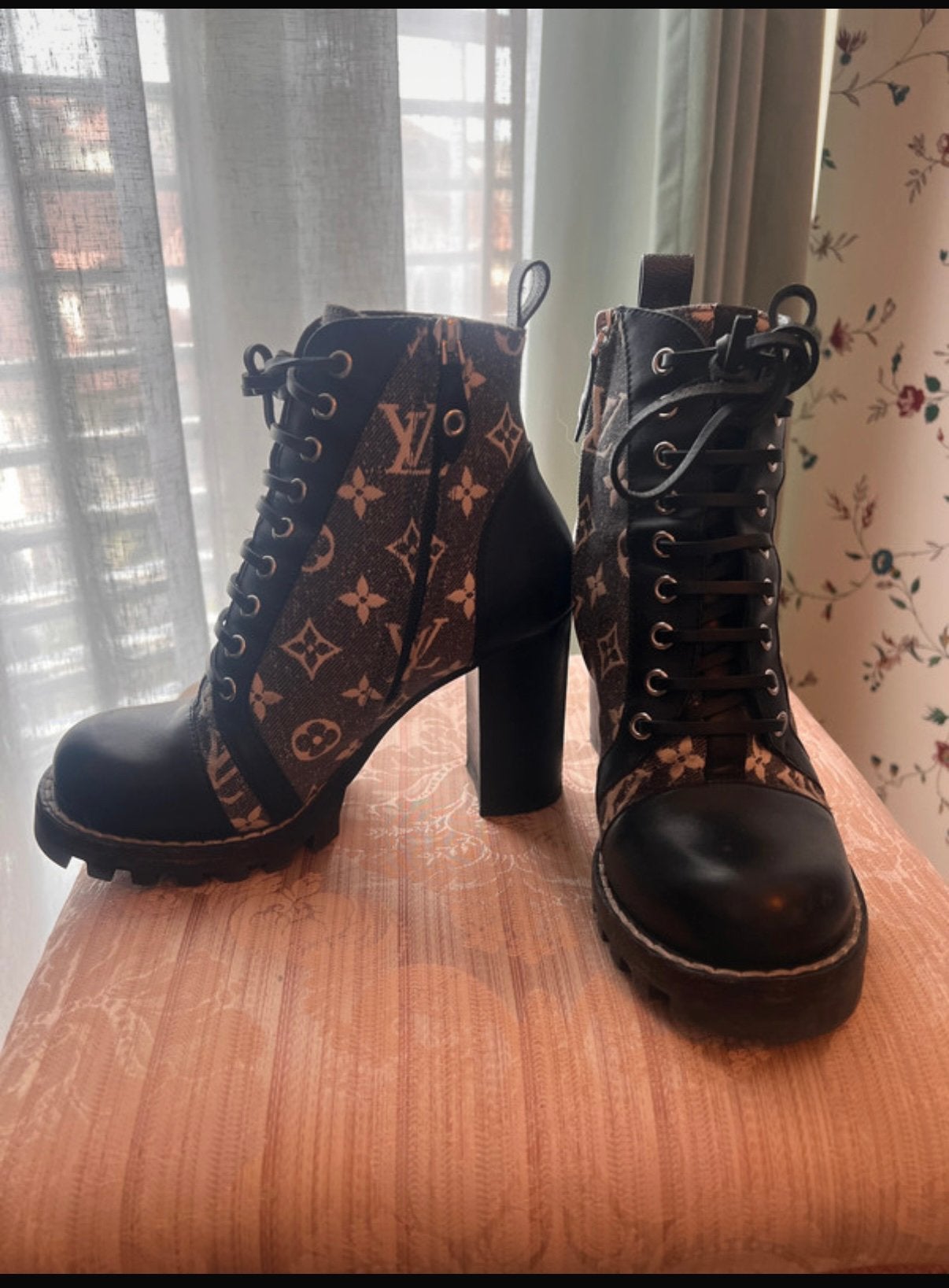 Louis Vuitton Star Trail Boots 37, Ophalen of Verzenden, Zo goed als nieuw, Zwart