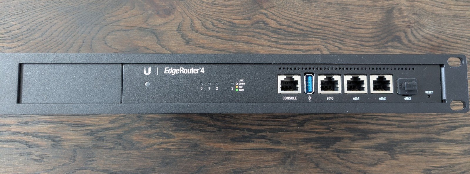 Ubiquiti EdgeRouter 4 -  met rackmount kit, Ophalen of Verzenden, Zo goed als nieuw, Router, Ubiquiti