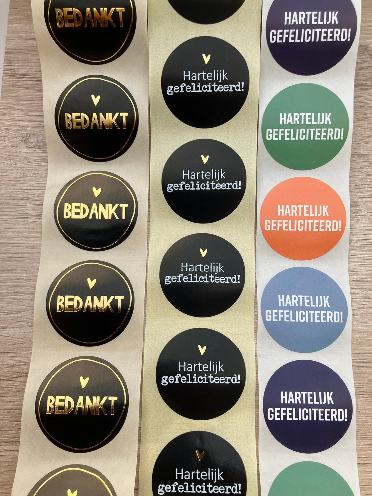 45 stickers mix van 3. Hartelijk gefeliciteerd bedankt, Ophalen of Verzenden, Nieuw, Versiering, Verjaardag