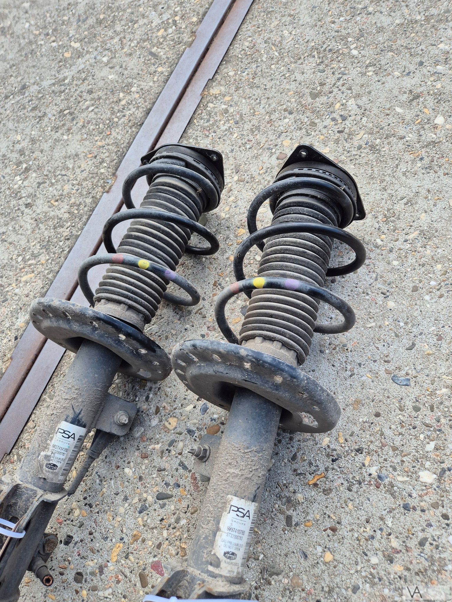 Schokdemper veerpoot links / rechts Opel Corsa F Peugeot 208, Gebruikt, -, -, Opel