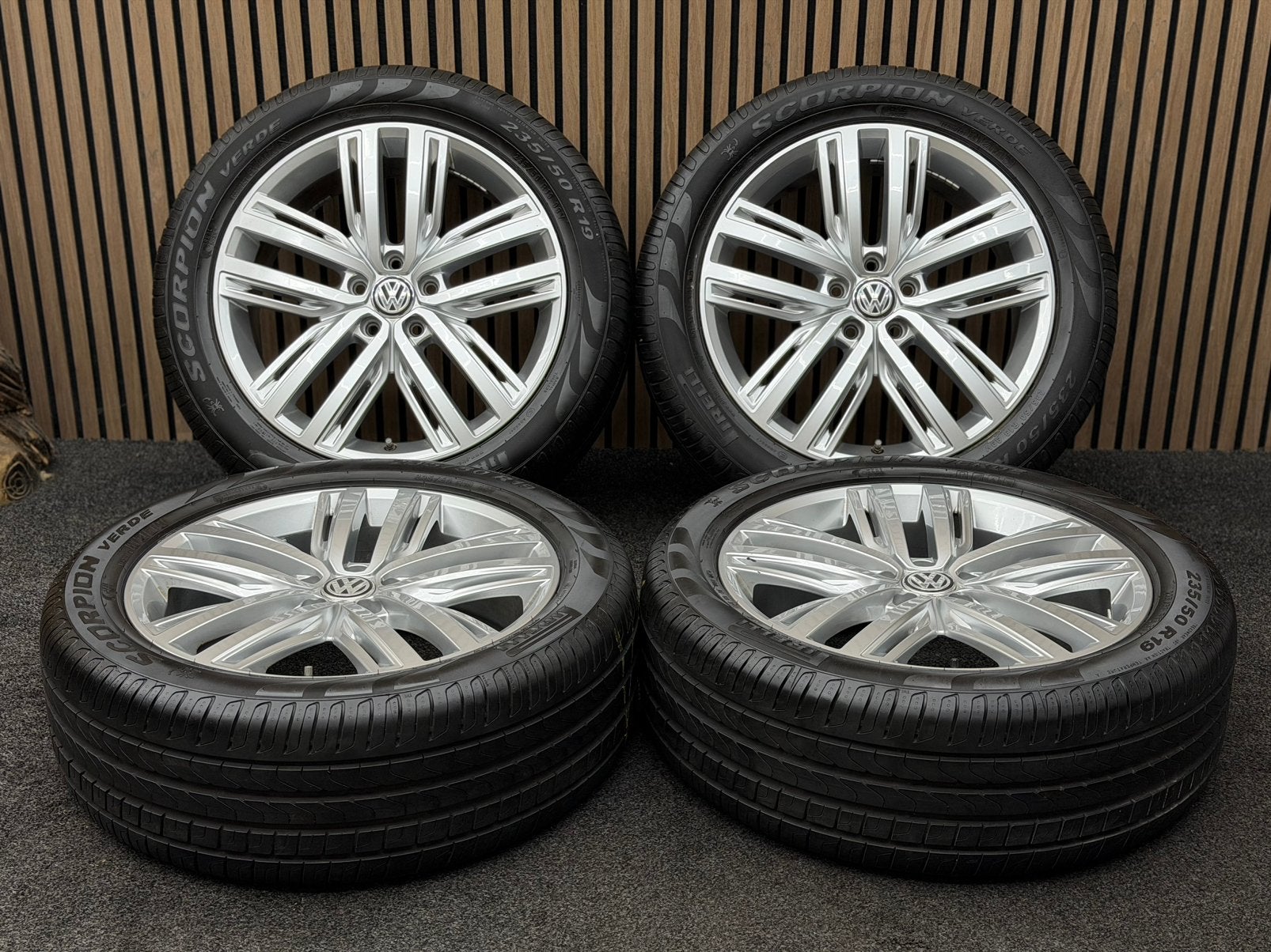 Originele 19 inch VW Tiguan Auckland 5x112 Pirelli 235/50/19, Auto-onderdelen, Banden en Velgen, ., Banden en Velgen, 235 mm, .