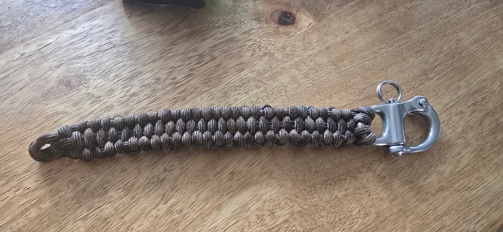 Handgemaakte paracord armband bruin – panieksluiting, Ophalen of Verzenden, Nieuw, Bruin, Overige materialen