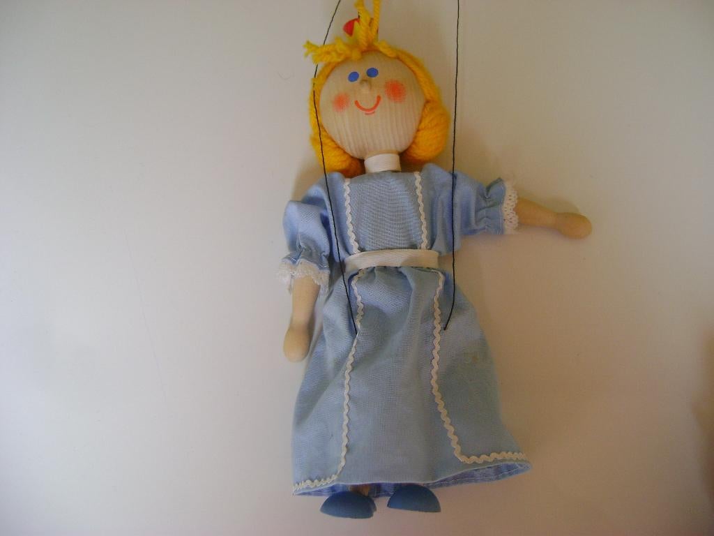 marionette prinsessen met kroontje 23l met draad 40lang, Verzamelen, Poppen, Ophalen of Verzenden, Zo goed als nieuw, Pop