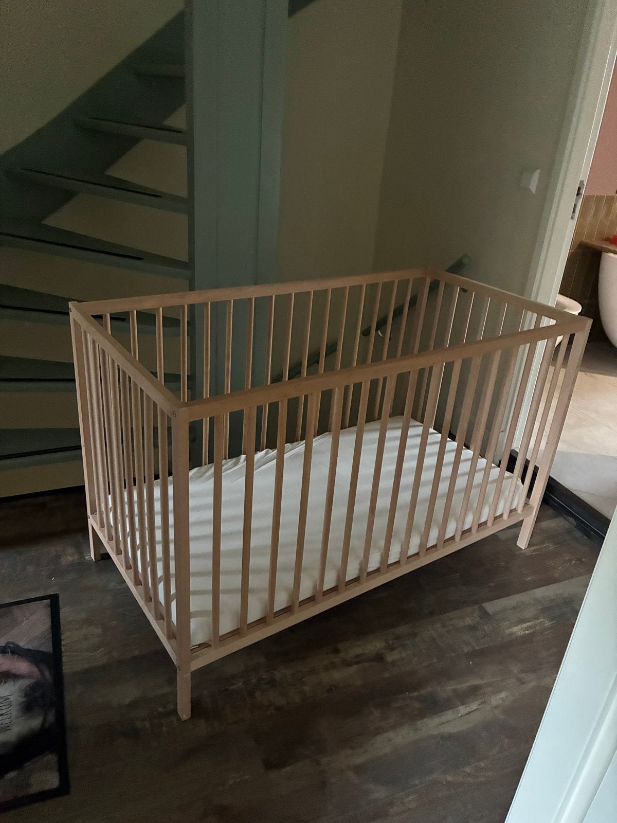 Houten ledikantje met matras, Ophalen, Gebruikt, Ledikant