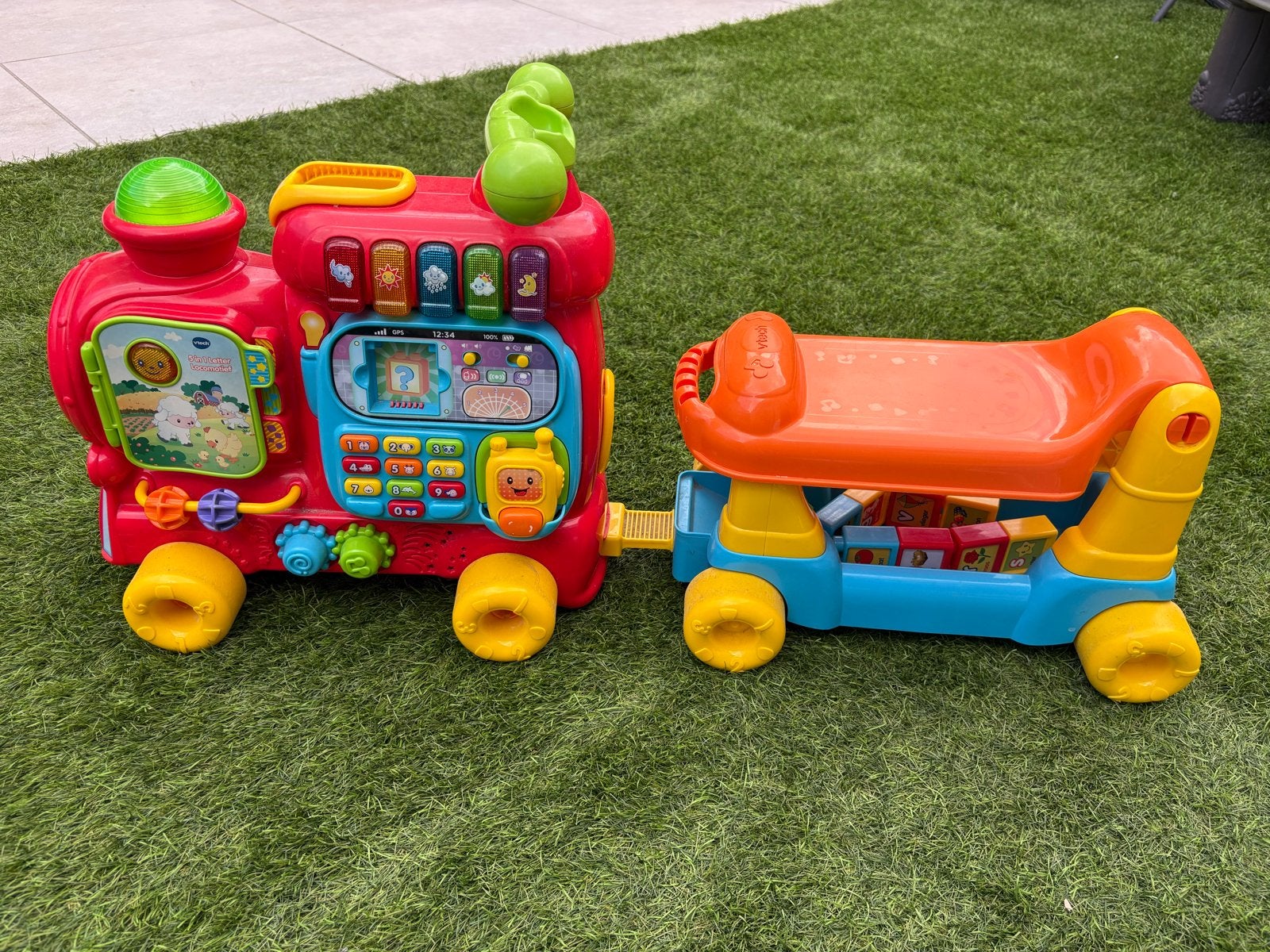 VTech Looptrein met telefoon - Paar blokjes ontbreken, Ophalen, Gebruikt