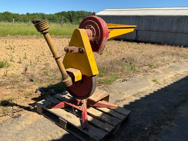 Vicit Cresentino Graanmolen, Akkerbouw, Oogstmachine