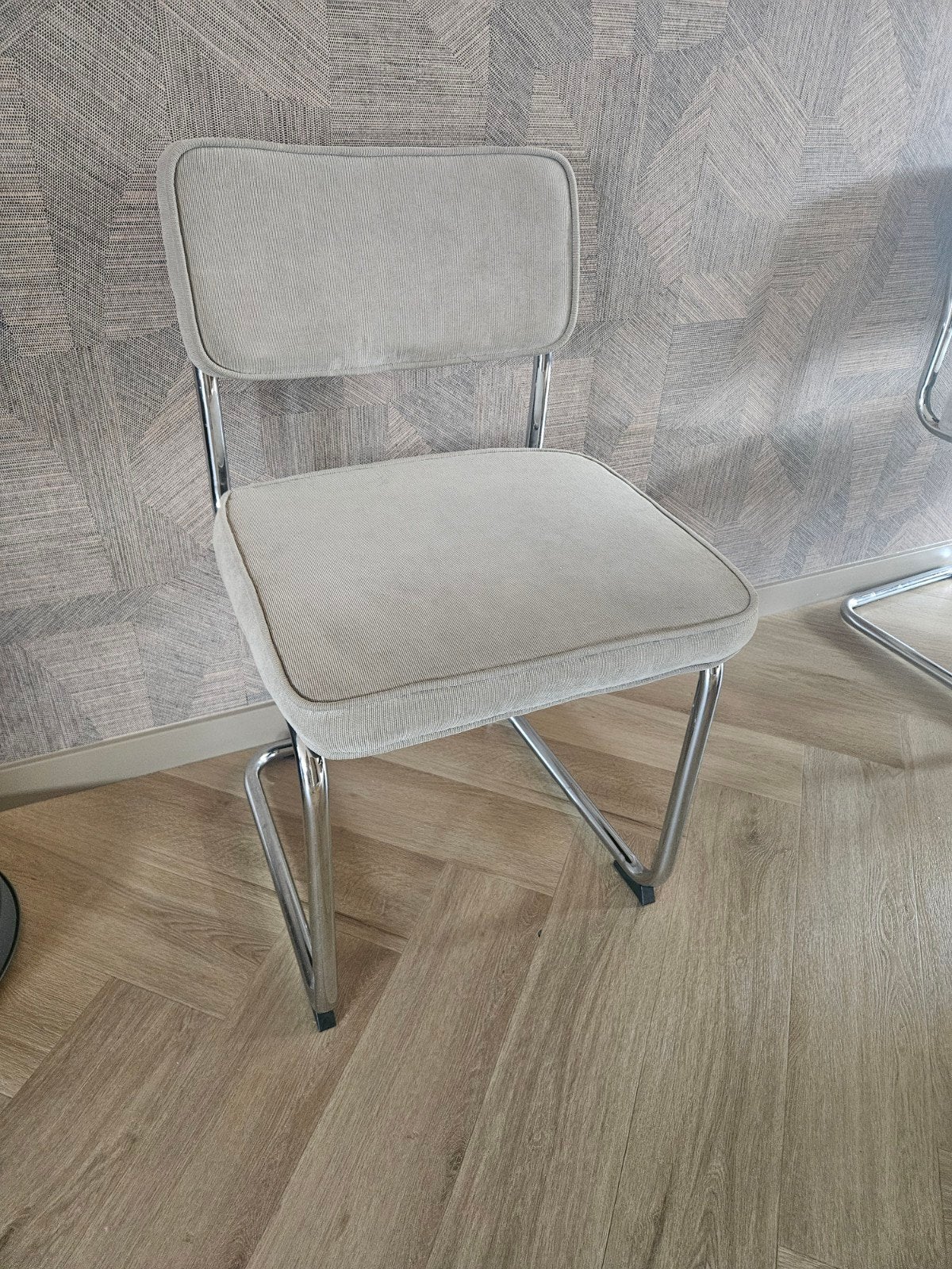 Set van 4 moderne eetkamerstoelen - Grijs ribstof, Huis en Inrichting, Stoelen, Zo goed als nieuw, Grijs, Modern, Eigentijds, Ophalen
