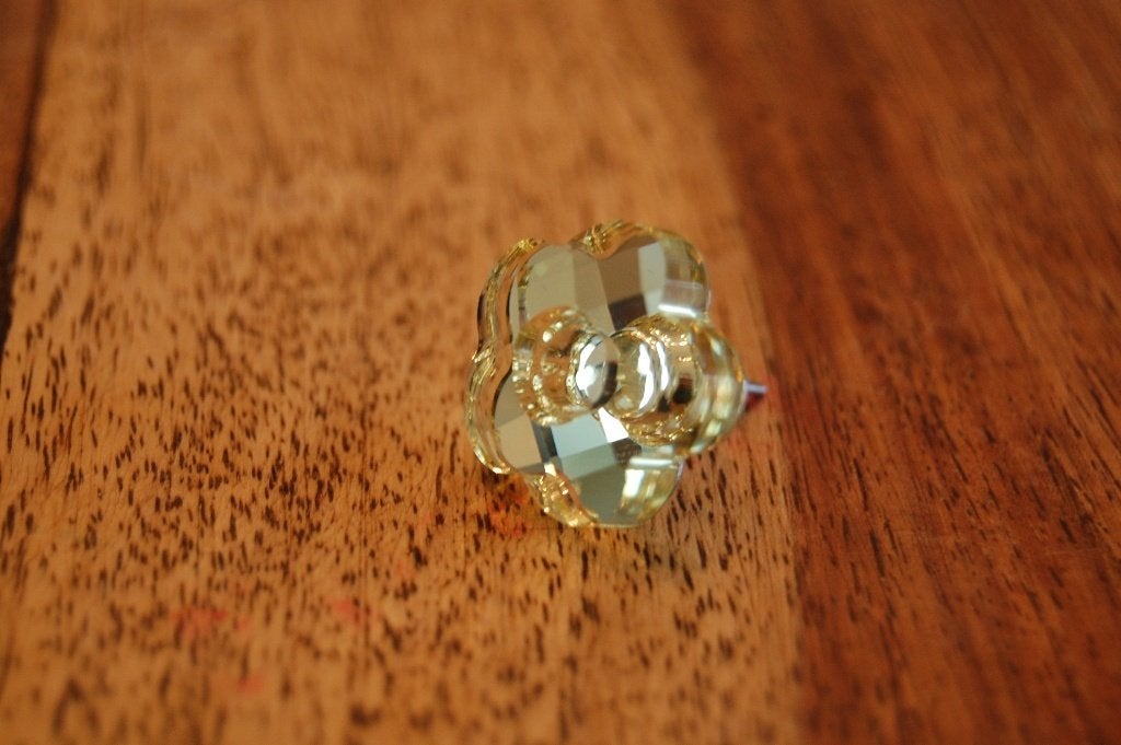 Swarovski speld bloem diverse kleuren incl certificaat, Ophalen of Verzenden, Nieuw, Mode-accessoire