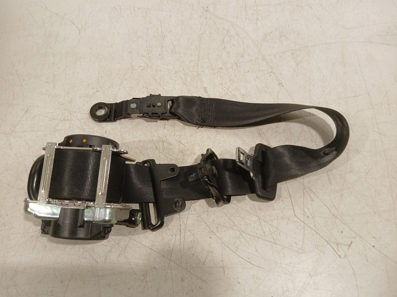 Veiligheidsgordel rechts voor Volvo V40, Onderdelen@venauto.nl, Van der Ven Autorecycling B.V., Gebruikt, Ettenseweg 76, 4706 PB Roosendaal, The Netherlands