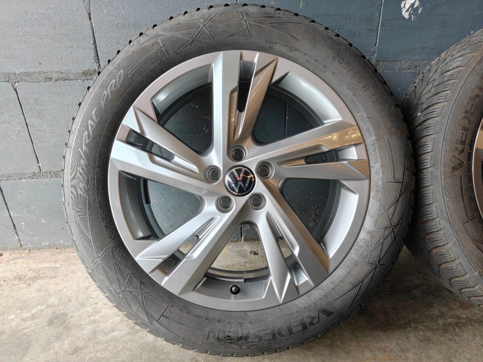 17" Originele VW T-Cross Taigo R-Line Winterset Vredestein, Gebruikt, Banden en Velgen, 17 inch, 3833BP