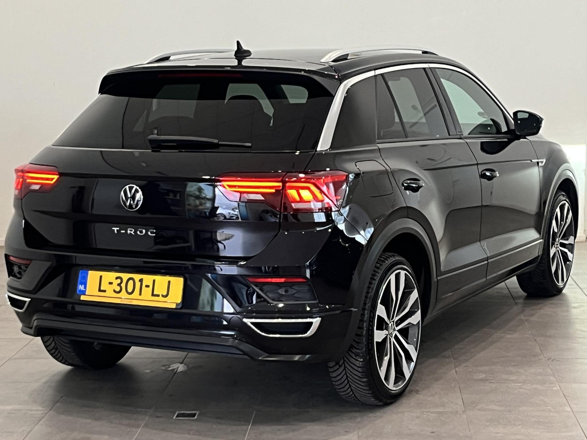 Volkswagen T-Roc 1.5 TSI Sport Business R-Line | Achteruitri, Auto's, 1254 kg, Stof, 4 cilinders, Zwart