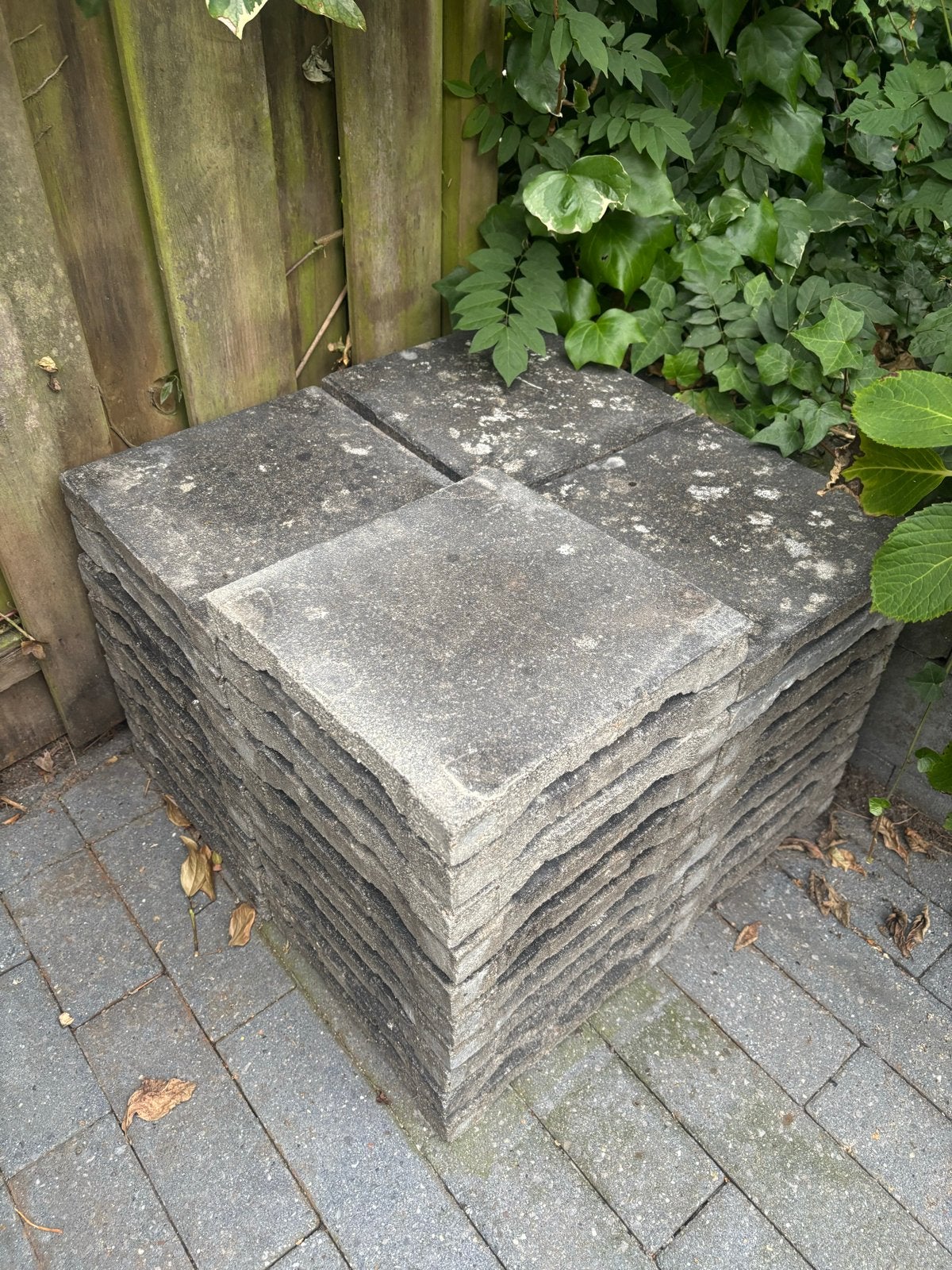 Gratis betontegels voor tuin of dak, Tuin en Terras, Ophalen, Gebruikt, 5 tot 10 m², Beton