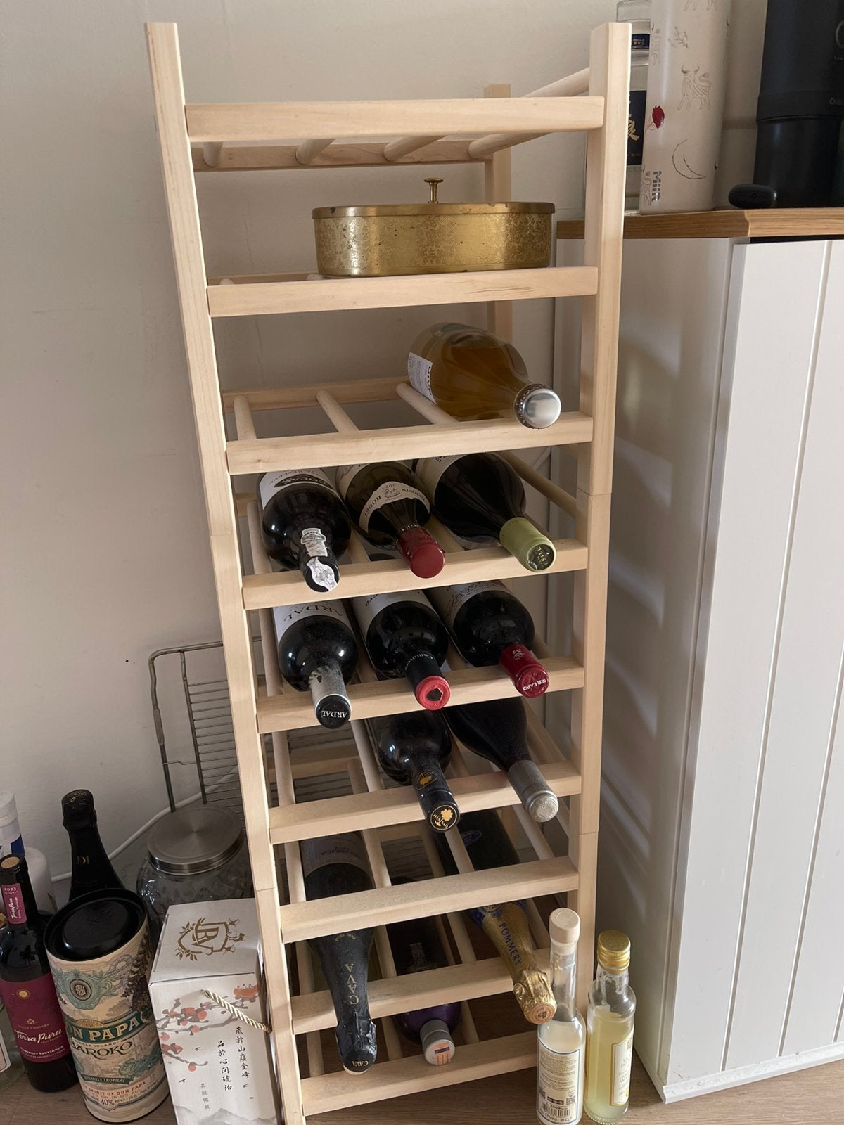 Ikea wine rack and some free wine, Huis en Inrichting, Woonaccessoires | Wijnrekken, Ophalen of Verzenden, Zo goed als nieuw, Hout
