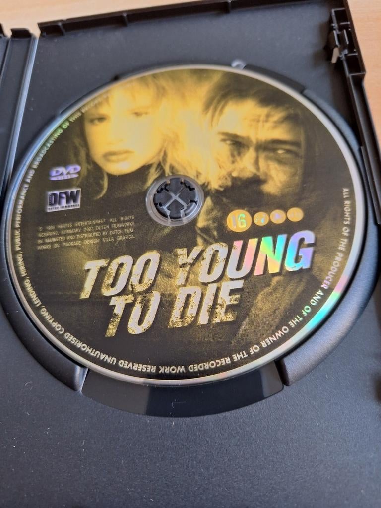 Dvd too young to die, Vanaf 16 jaar, Ophalen of Verzenden, Zo goed als nieuw, Actiethriller