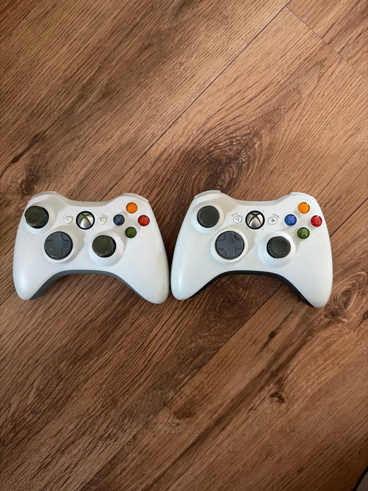 2x Xbox 360 controllers - Wit, Gebruikt, Ophalen of Verzenden, Controller, Xbox 360