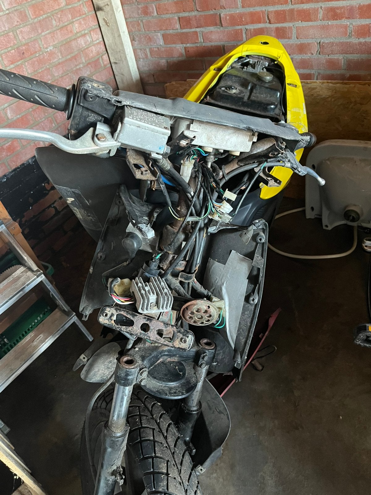Frame kymco super 8 geel kenteken, Fietsen en Brommers, Scooters | Kymco, Ophalen, Gebruikt, Benzine, Super 8