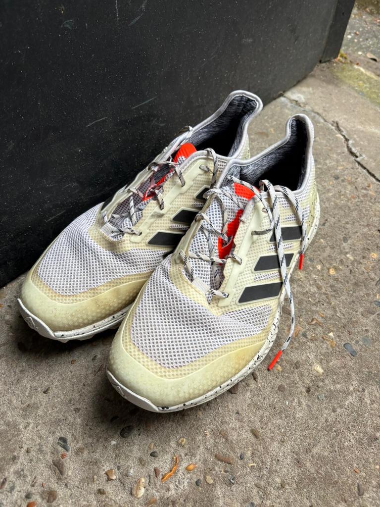 Adidas veldschoenen maat 47 voor hockey, korfbal, etc., Sport en Fitness, Hockey, Gebruikt, Schoenen, Ophalen