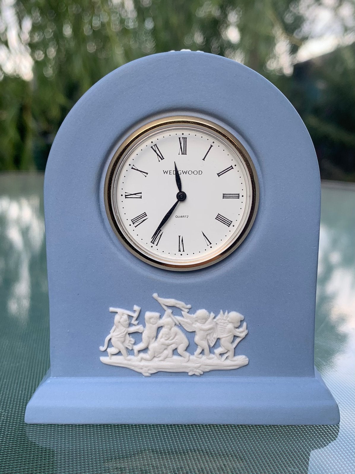 Wedgwood Jasperware tafelklok lichtblauw – Originele doos, Antiek en Kunst, Ophalen of Verzenden