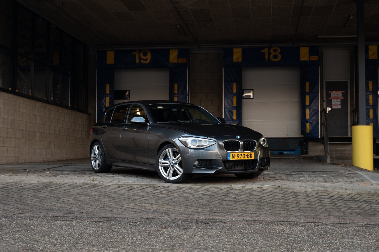 BMW 118i M Sport - 170pk - handgeschakeld - Vol M uitgevoerd, 1-Serie, Achterwielaandrijving, 4 cilinders, Alcantara