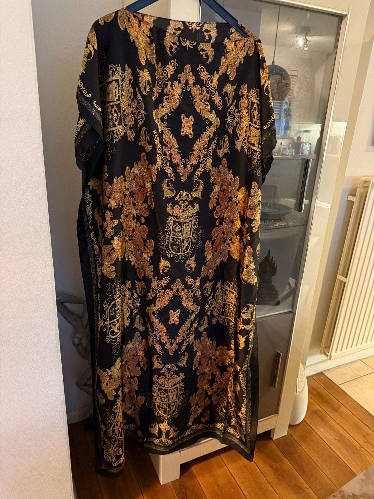 Nieuwe Kaftan met Luxe Satijnlook en Sjaal - Maat 52/54, Ophalen of Verzenden, Nieuw, Zwart, Jurk