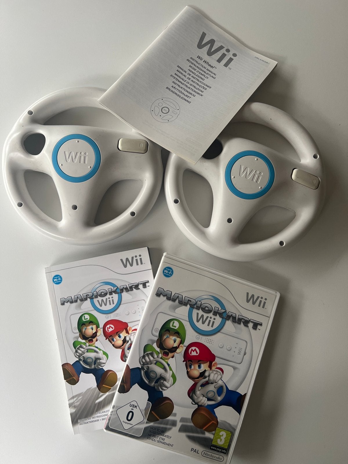 Mario Kart Wii met 2 stuurwielen en handleiding, Racen en Vliegen, 2 spelers, Eén computer, Ophalen of Verzenden