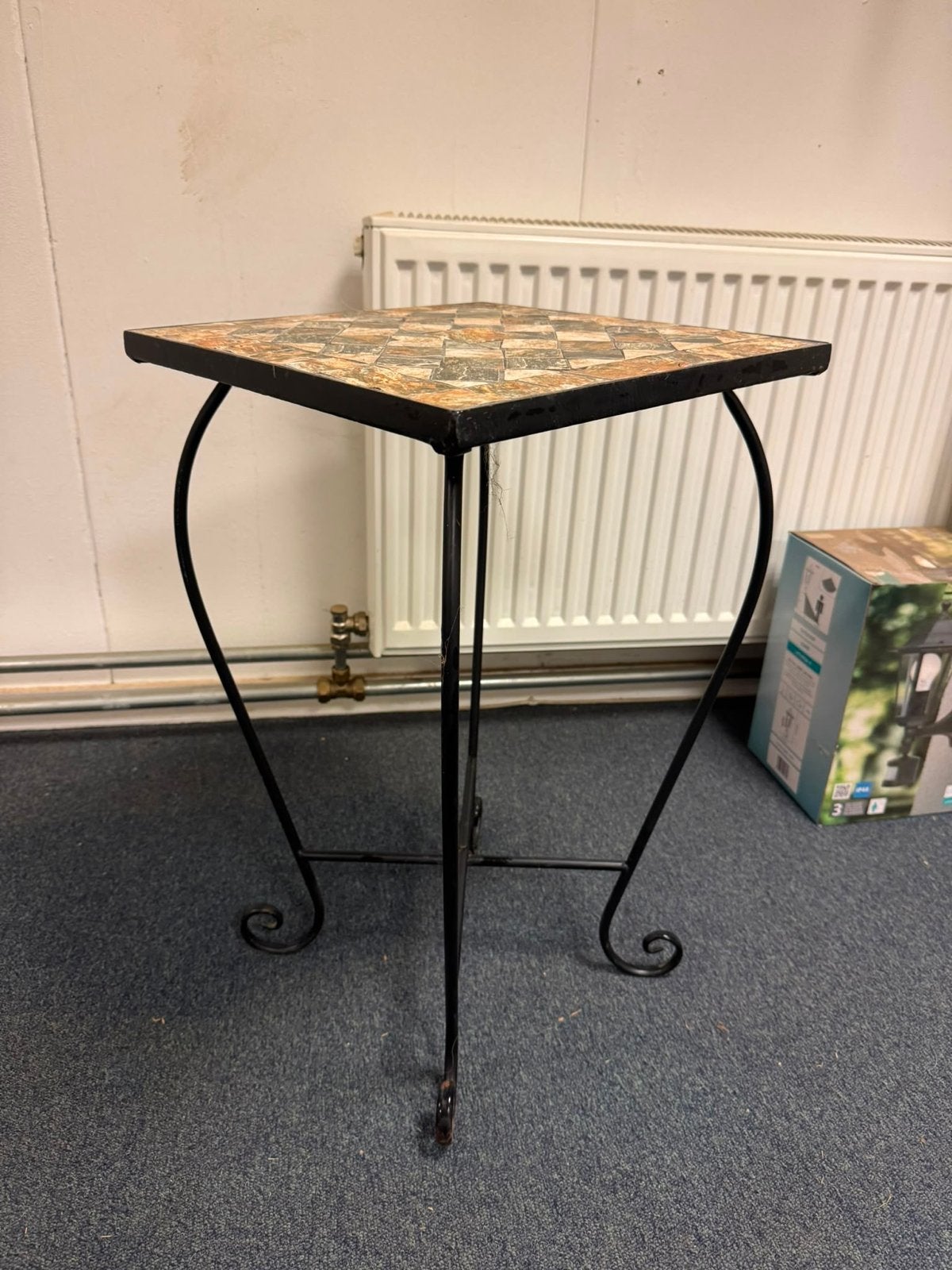 Decoratieve bijzettafel met mozaïek blad, Ophalen, Minder dan 55 cm, Gebruikt, Metaal of Aluminium