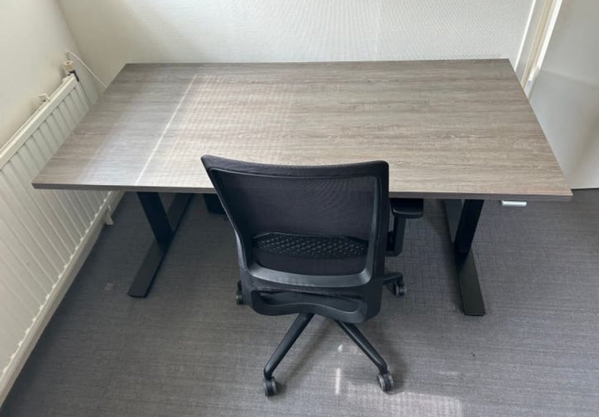 Bureau 160x80 - Hoogte verstelbaar d.m.v. slinger - zit/sta, Ophalen, Zit-sta bureau, 160 cm, Hout