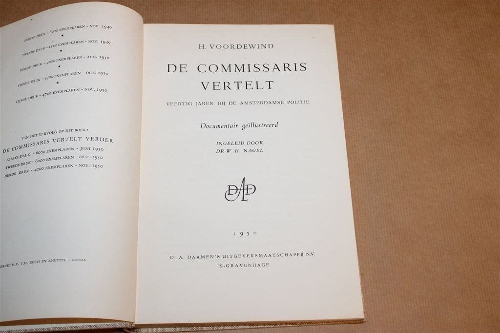 De Commissaris Vertelt — Politie Amsterdam Warmoesstraat, Ophalen of Verzenden, Gelezen, Nederland