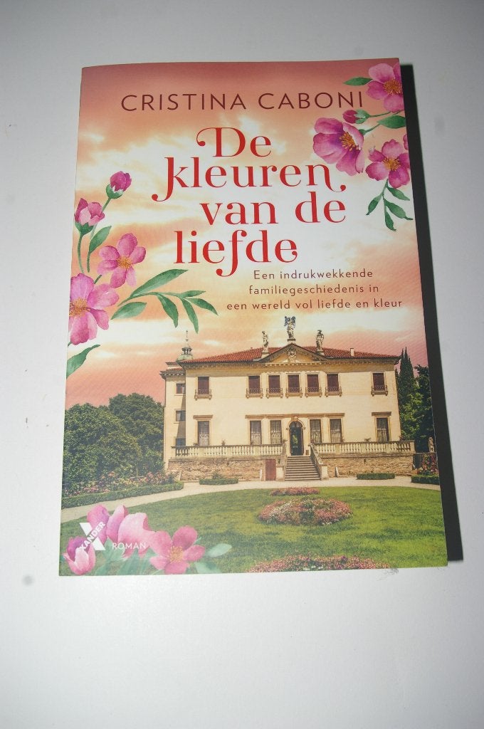 Cristina Caboni roman.  Het is: De kleuren van de liefde., Boeken, Ophalen of Verzenden, Zo goed als nieuw