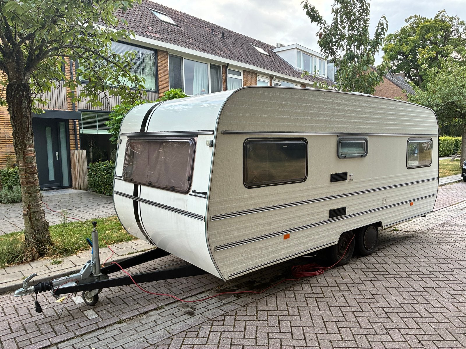 Mooi verbouwde Münsterland caravan met 4 vaste slaappaatsen, Vast bed, Rondzit, Particulier, 1250 - 1500 kg