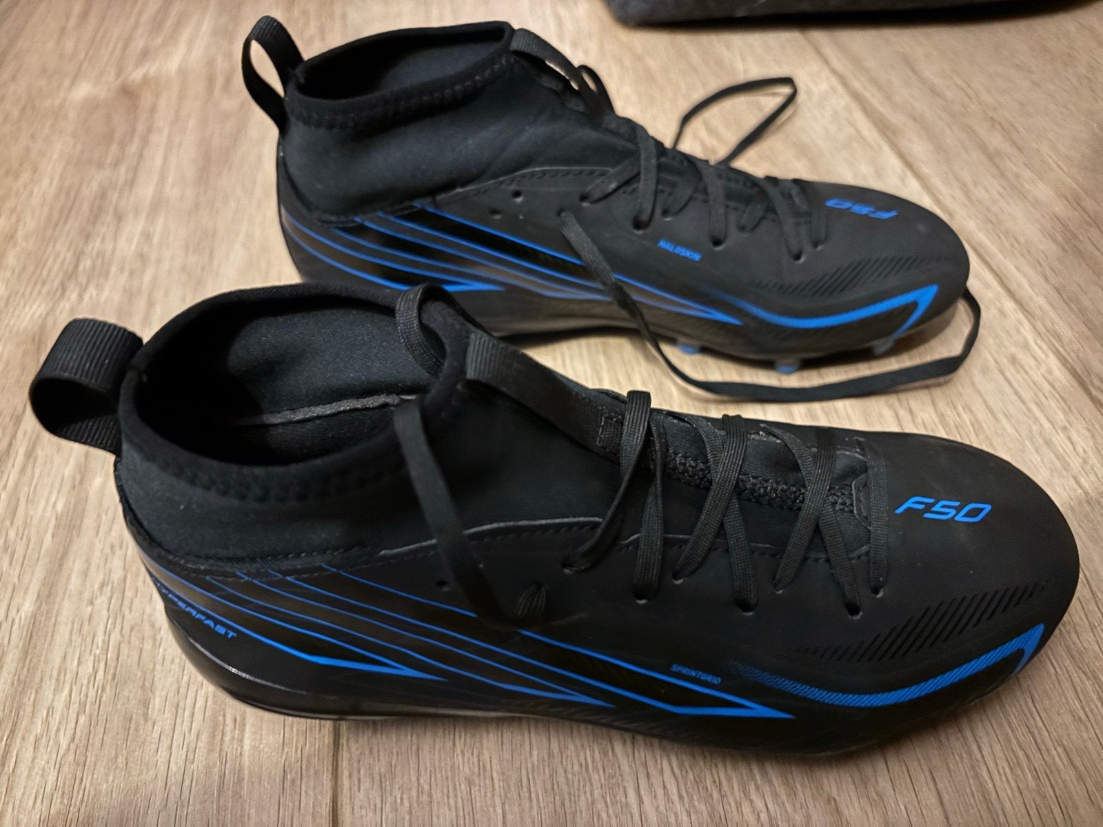 Adidas F50 voetbalschoenen maat 34 - 1x gedragen, Ophalen, Zo goed als nieuw, Schoenen