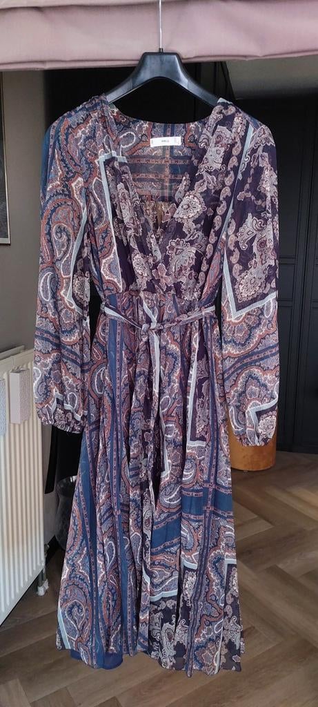 Luchtige jurk. Mango. Donkerblauw. Maat L., Maat 38/40 (M), Mango, Blauw, Ophalen of Verzenden