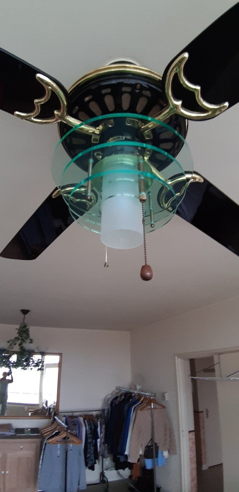 Plafondventilator met verlichting en 4 bladen, Ophalen of Verzenden, Gebruikt, Klassiek, modern
