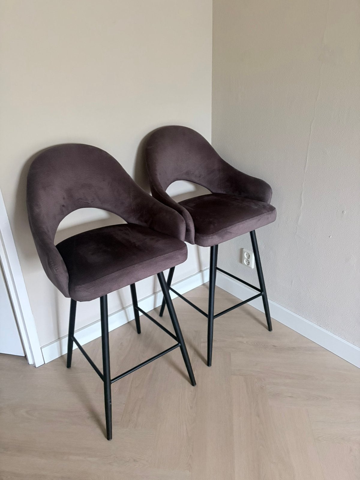 Barstoelen 3x taupe/ beige/ velvet, 3 krukken, Ophalen, Zo goed als nieuw, 60 tot 90 cm