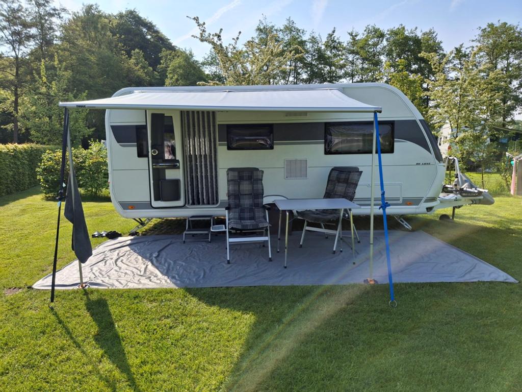 Hobby de luxe 495 UL(mei 2024) in nieuwstaat, Serviceluik, Rondzit, Hobby, Particulier