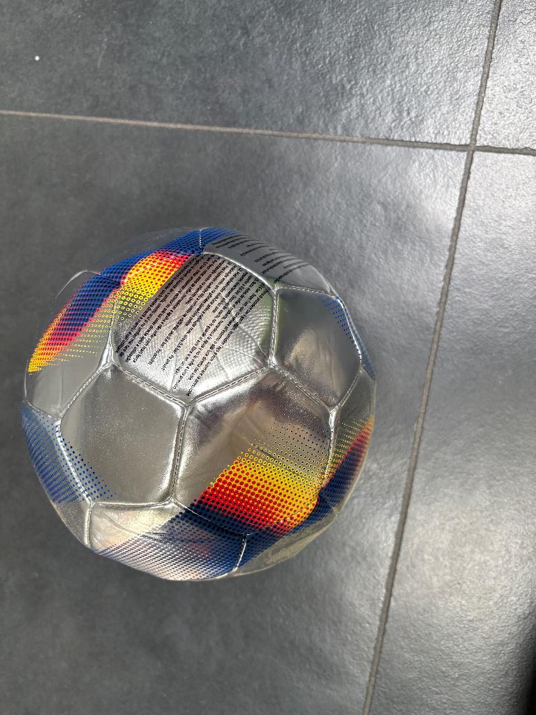 Voetbal zilver met diverse kleuren., Ophalen, Gebruikt, Buitenlandse clubs, Overige typen