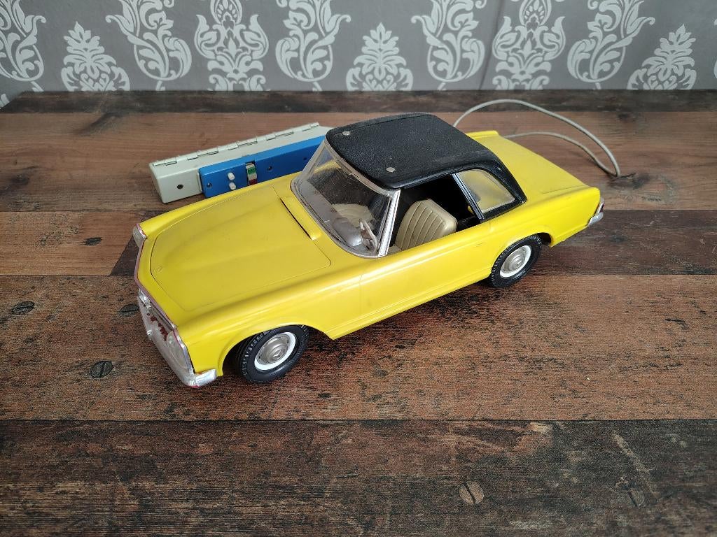 Mercedes 230 SL Gama / Germany / Draad besturing 30cm, Verzenden