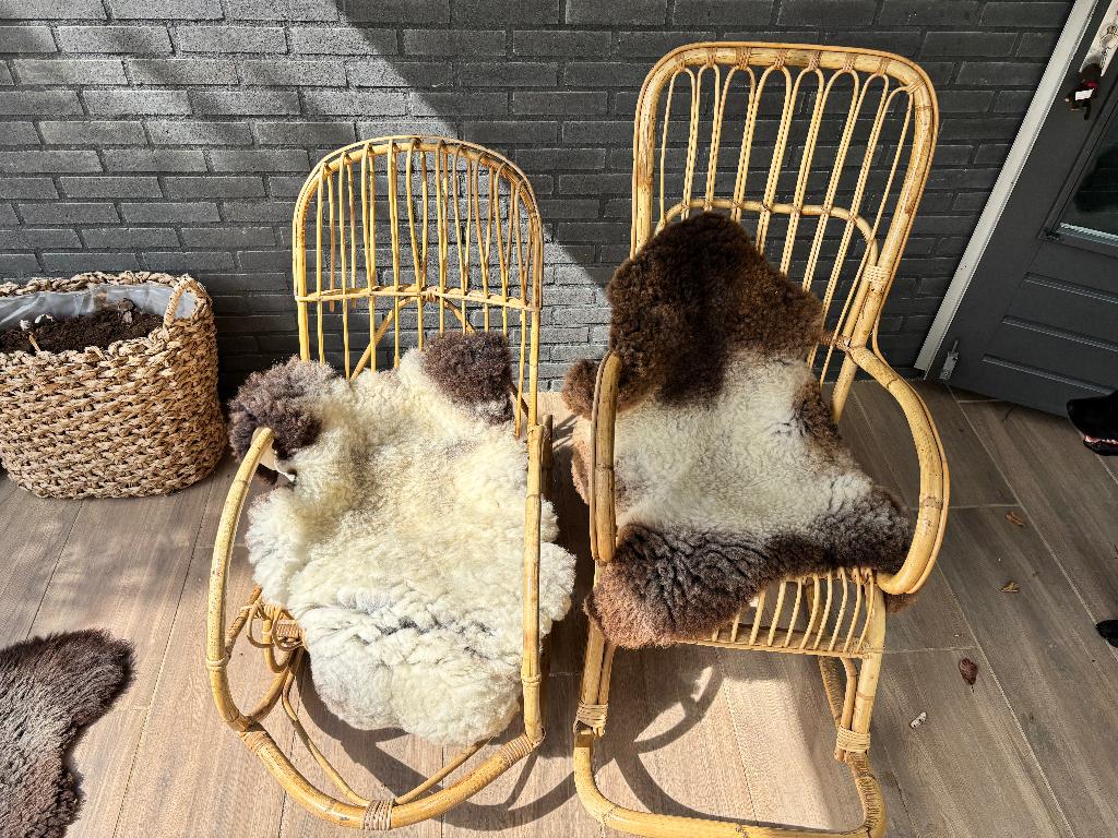 Vintage schommelstoel van bamboe en rotan 2 x, Huis en Inrichting, Stoelen, Gebruikt, Twee, Bruin, Riet of Rotan