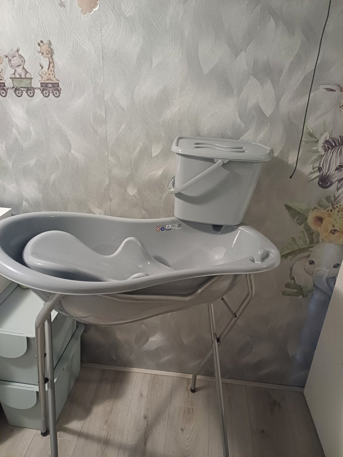 Baby badje met zitje en luieremmer, Huis en Inrichting, Ophalen of Verzenden