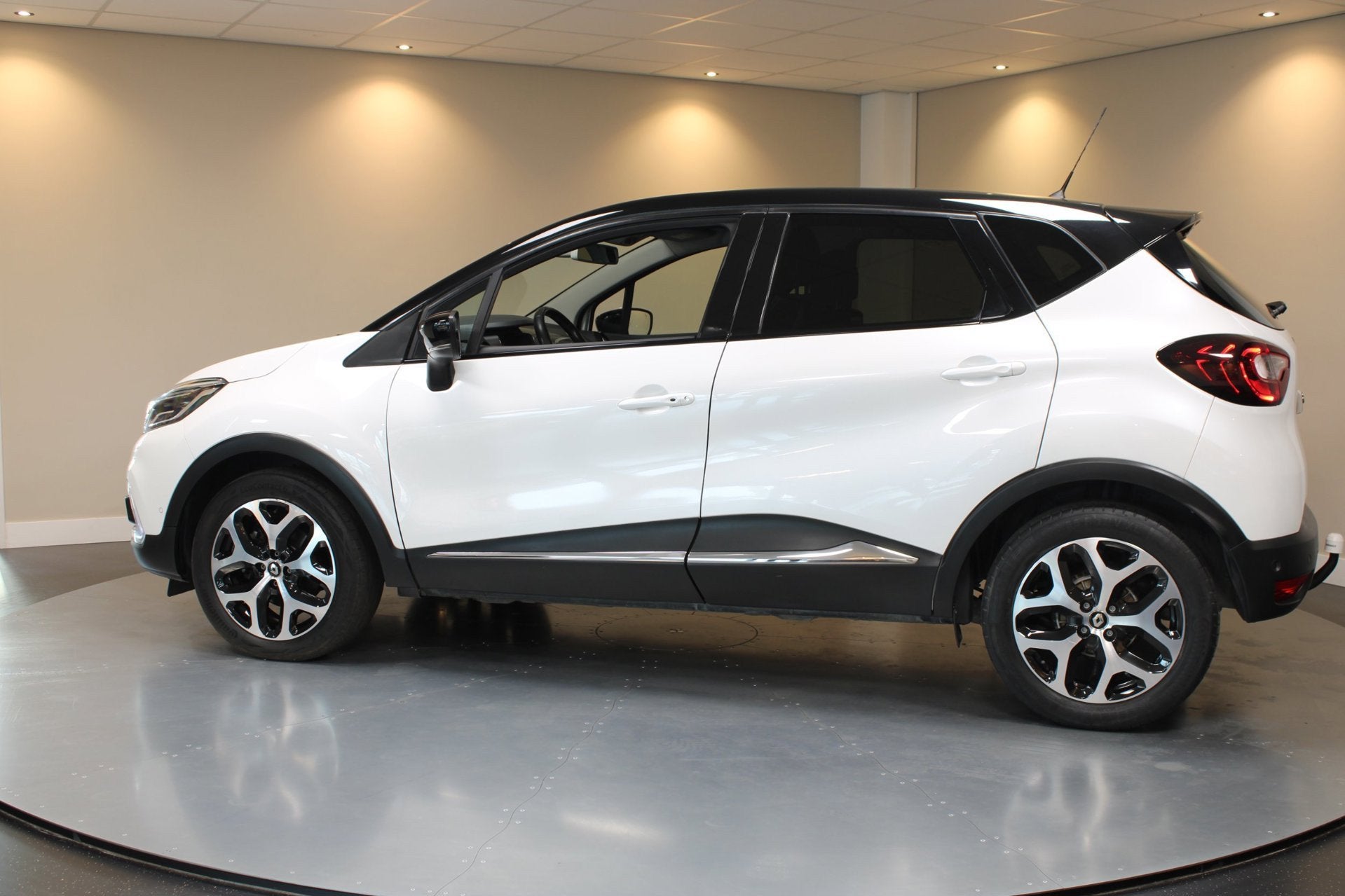 Renault Captur 1.3 TCe Intens *Automaat* Trekhaak|Camera|Nav, Auto's, Renault, Gebruikt, Euro 6, 4 cilinders, 150 pk