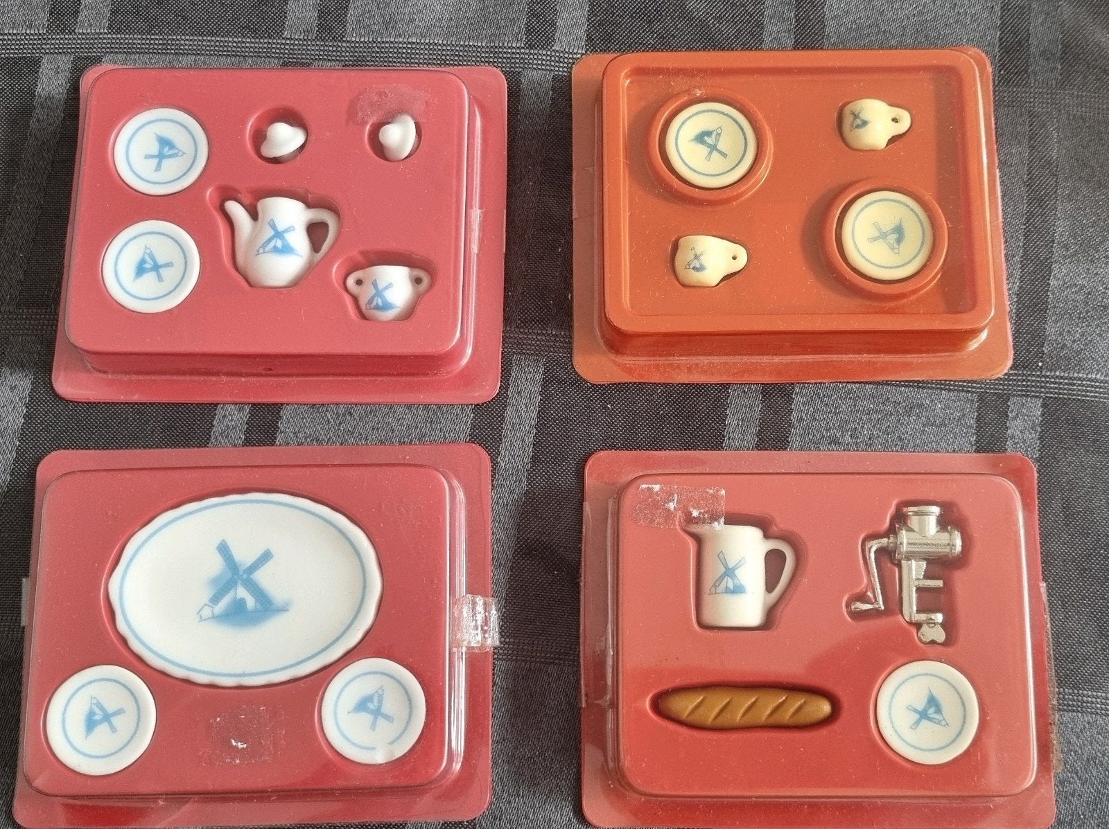 Nieuwe poppenhuis miniaturen  Delfts blauw servies € 7 pst, Verzamelen, Ophalen of Verzenden, Nieuw, Poppenhuis