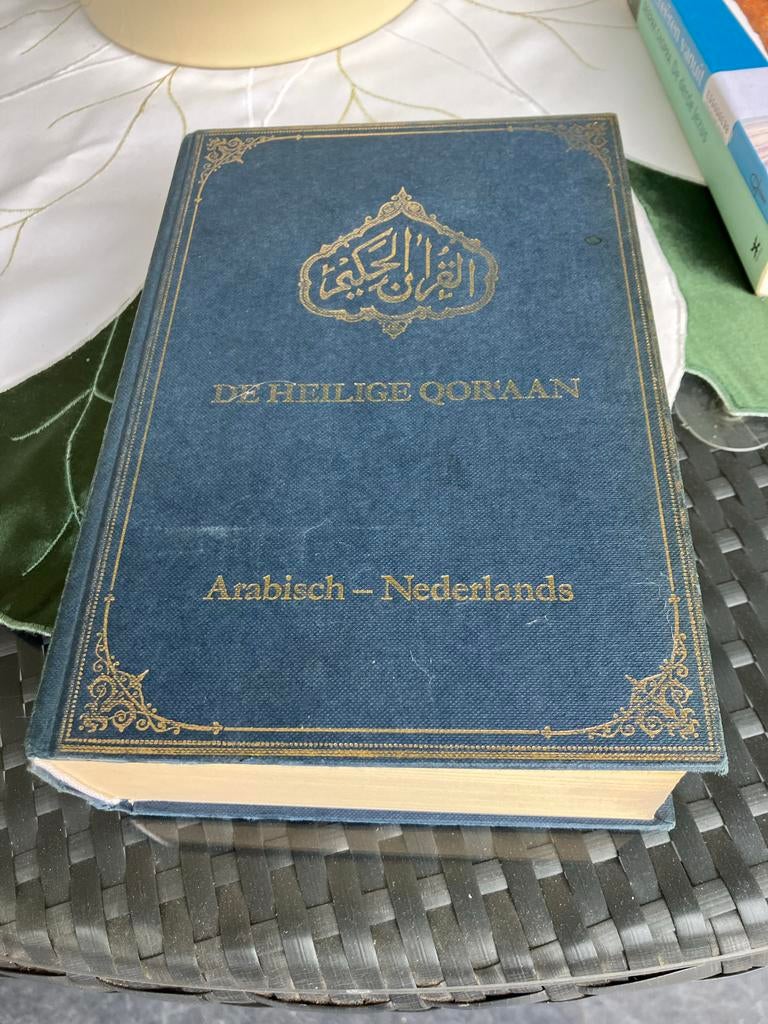 De Heilige Qor'aan: Arabisch - Nederlands, Ophalen of Verzenden, Zo goed als nieuw
