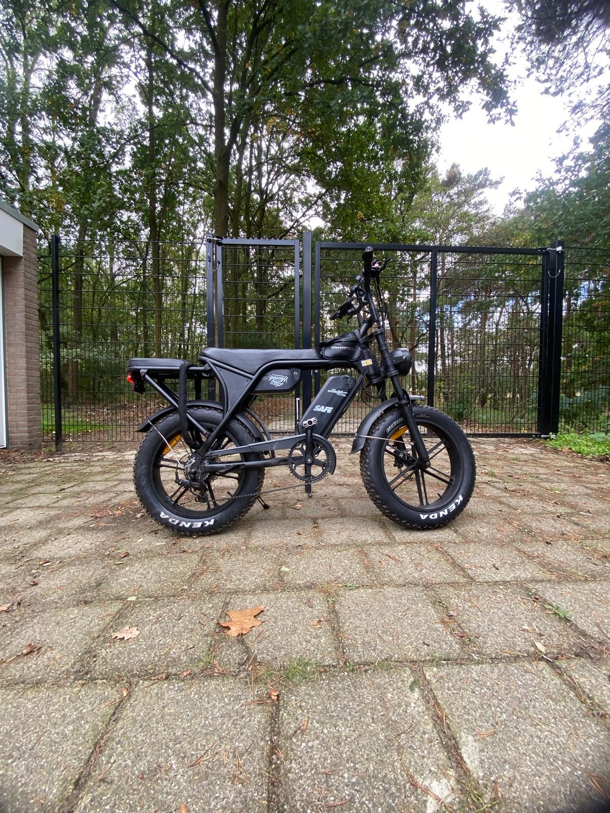 V8 E-bike met 2 accu's en nieuwe banden, Ophalen, Zo goed als nieuw