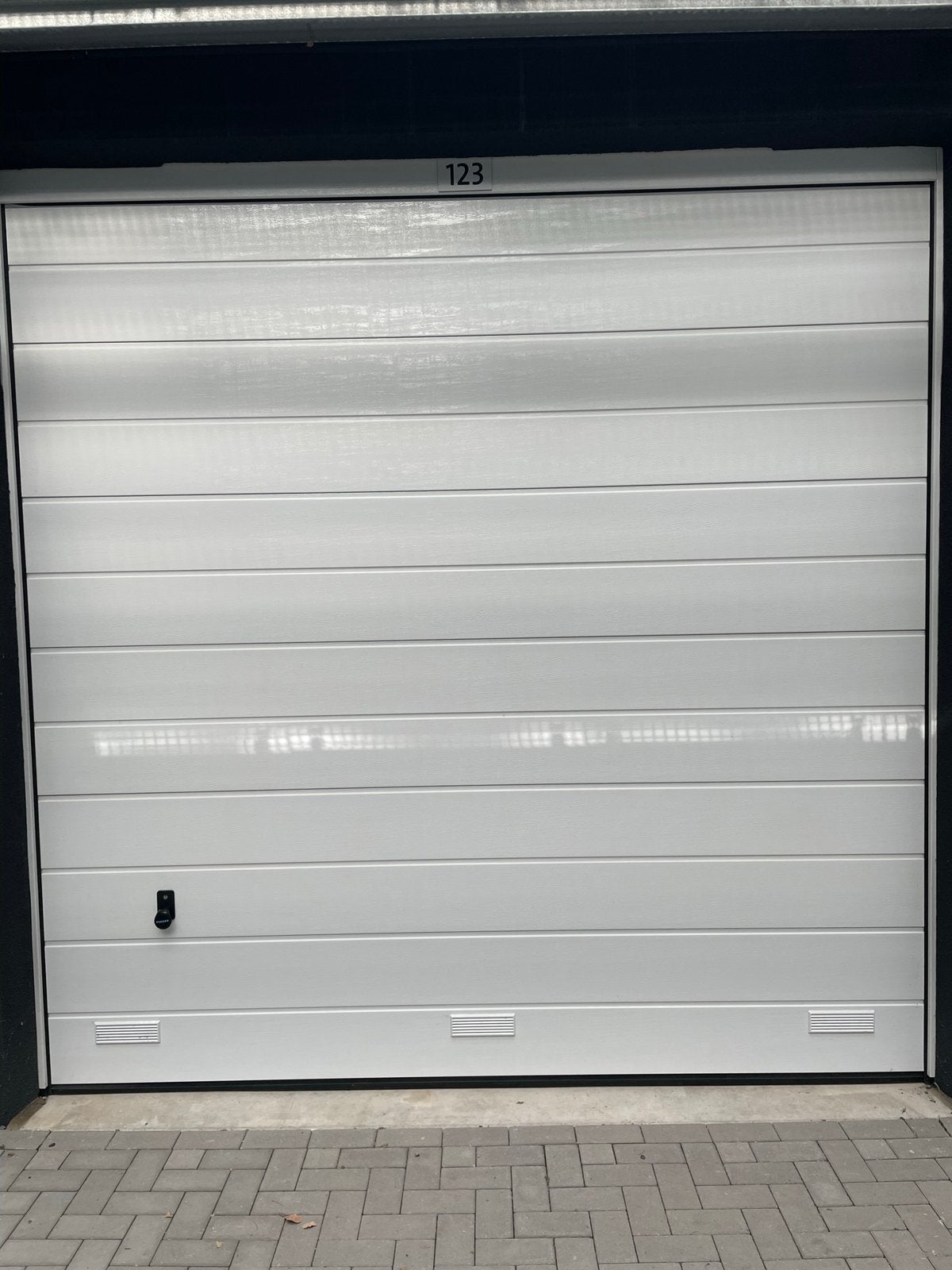 Te huur XL Garagebox/ werkruimte Rotterdam 31m, met elektra