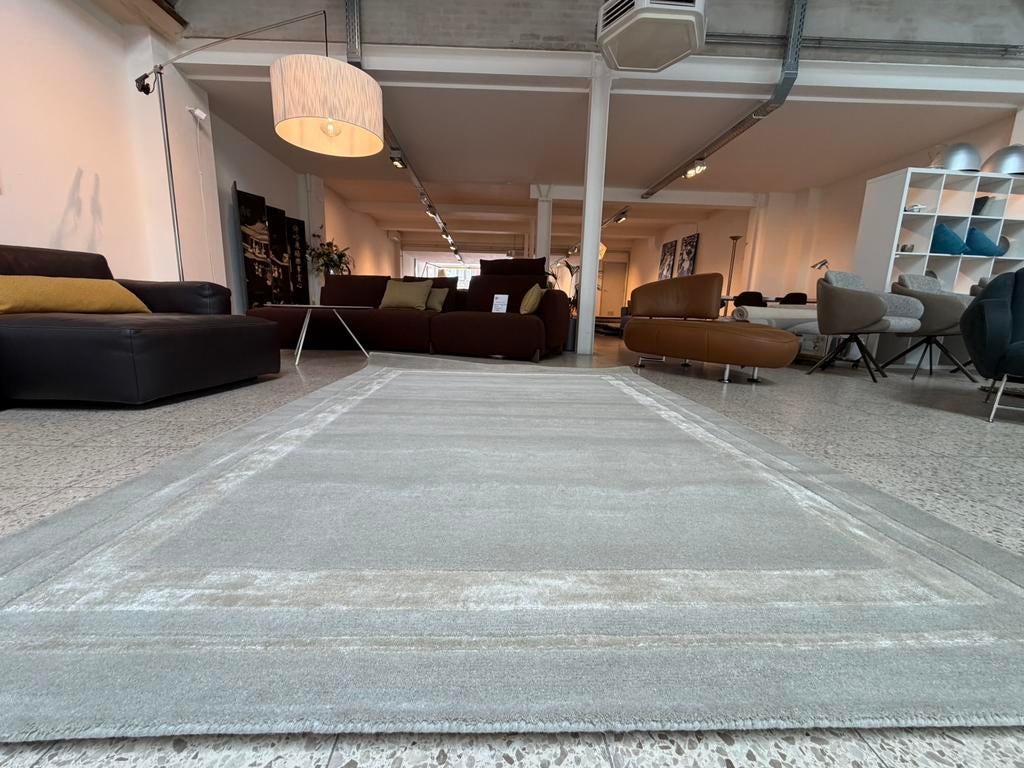 Brink en Campman Laura Ashley Redbrook Silver tapijt NIEUW, Huis en Inrichting, Stoffering | Tapijten en Kleden, Ophalen, Zo goed als nieuw