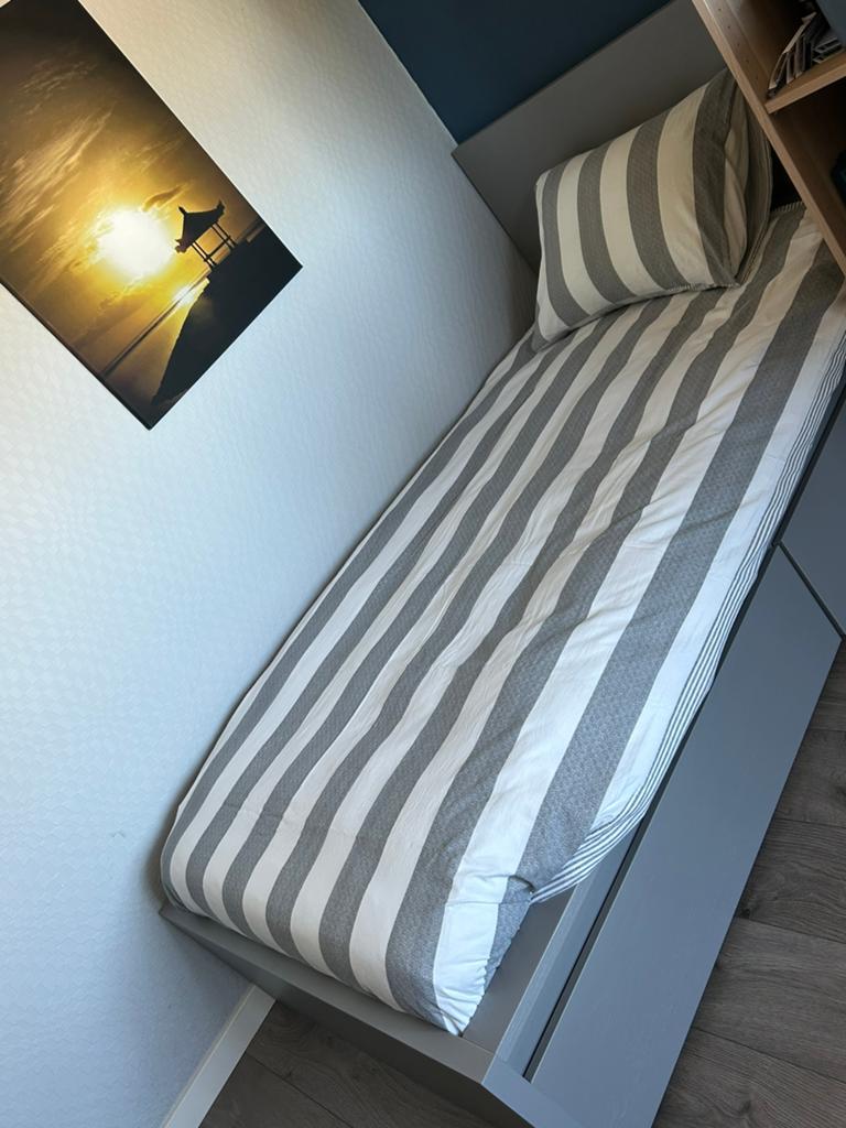 Eenpersoonsbed met twee lades, Huis en Inrichting, Slaapkamer | Bedden, Ophalen, Eenpersoons, 200 cm, Hout
